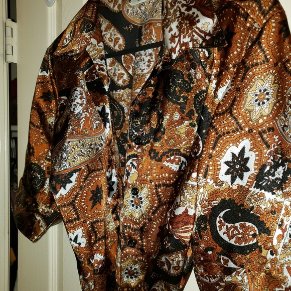 (NWOT) Cato Woman Paisley buttoned down shirt - Picture 3 of 3